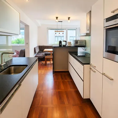 Mountain View Spacious With 2 Parking شقة *